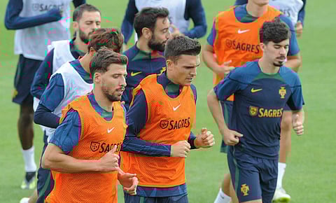 Rúben Dias (à esquerda) e Vitinha (à direita) entre os nomeados para melhor futebolista de 2023/24