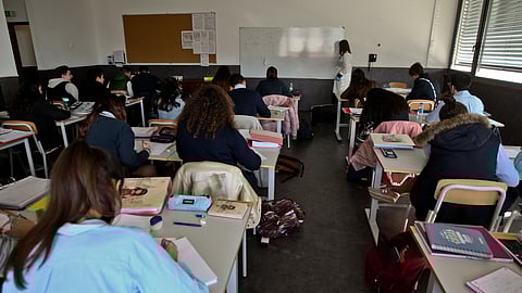 Consulte aqui as listas de colocações. Docentes foram informados por SMS