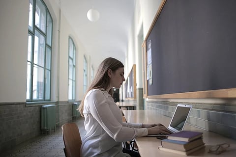 Dirigentes escolares alertam para desigualdade entre alunos nas provas digitais no 9.º ano