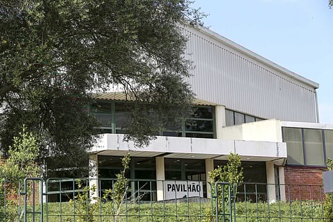 Feridos em queda de bancada de estádio ainda sob vigilância