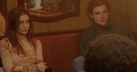 Uma câmara que interpela, colada aos corpos e à alma dos atores.