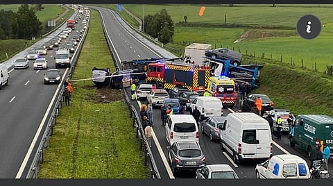 A28 cortada em Vila o Conde após despiste de camião que transportava carros