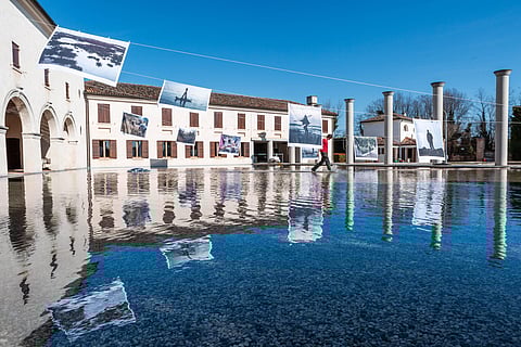 O centro de investigação em artes e Design da Benetton foi fundado em 1994  numa vila do século XVII restaurada a meia hora de Veneza.
