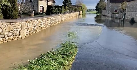 Mais de cem pessoas retiradas de casa em França devido a inundações e uma desaparecida