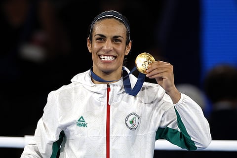 Imane Khelif com a medalha de ouro.