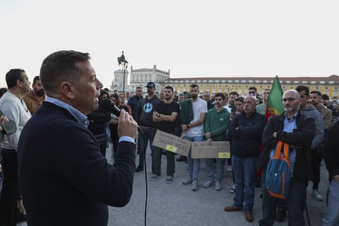 Bombeiros manifestam-se no Terreiro do Paço.