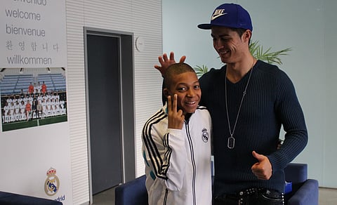 Mbappé publicou uma foto com Ronaldo no Real Madrid.