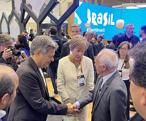 Robert Habeck visitou o stand do Governo brasileiro no Web Summit.
