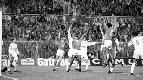 Vata celebra o golo que valeu presença na final de 1990.