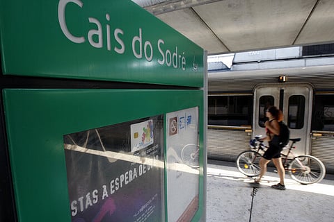 Linha de Cascais volta ao serviço normal em fevereiro