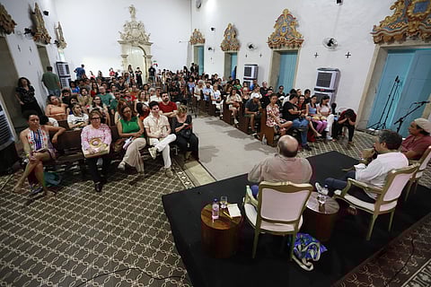 Mesa de conversa formada por José Eduardo Agualusa, José Manuel Diogo e Rui Tavares.