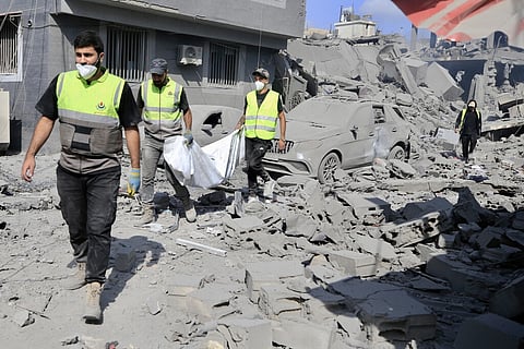Em Qana, morreram 15 pessoas. Israel diz ter alvejado comandante local do Hezbollah.