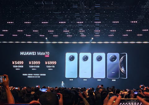 Huawei lança telemóvel com sistema operativo próprio