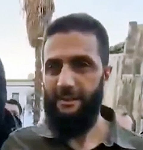 Um frame de um dos vídeos que circulava nas redes sociais e mostra Abu Mohammed al-Jolani em Damasco.