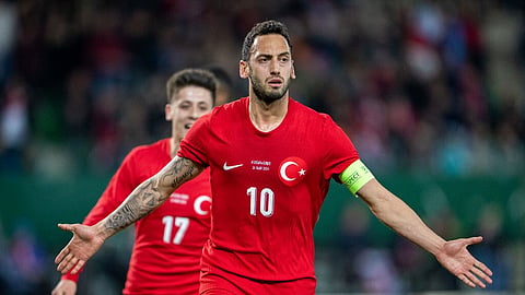 Hakan Çalhanoglu é uma das estrelas da Turquia.