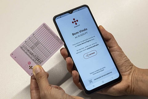 Carta de condução e cartão de cidadão no telemóvel já têm o mesmo valor dos documentos físicos