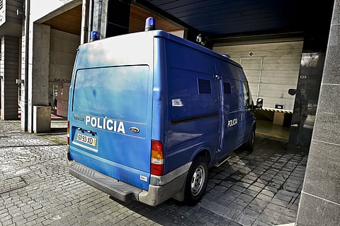 Recluso argelino foge de carrinha celular quando ia a caminho do tribunal. PSP abre inquérito