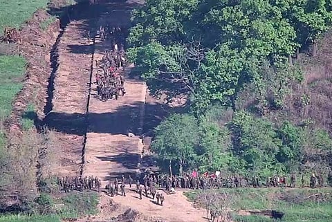Seul dispara tiros de aviso. Dezenas de soldados norte-coreanos atravessam fronteira com a Coreia do Sul
