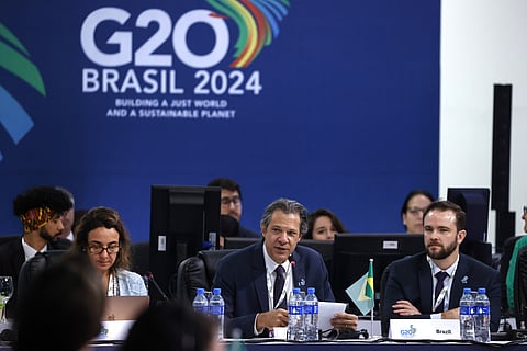 Ministro brasileiro Fernando Haddad, ao centro