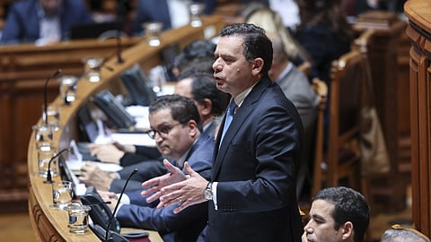 Luís Montenegro no seu primeiro debate quinzenal como primeiro-ministro.