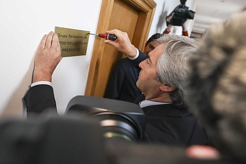 Nuno Melo aparafusou a placa do Grupo Parlamentar, dois anos depois de ter sido retirada.