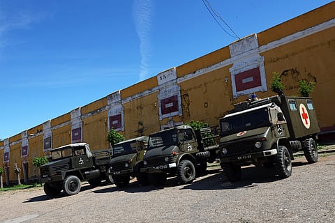 Viaturas militares na rua tal como há 50 anos. Todo o roteiro das comemorações do 25 de Abril