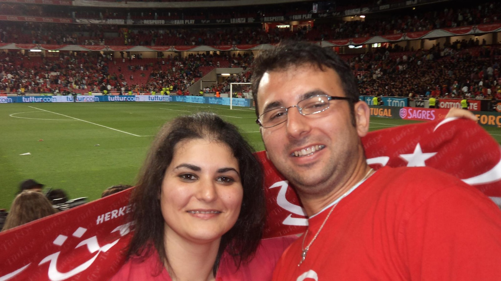 Michael com a irmã no Estádio da Luz, em 2012, onde assistiu a um jogo entre Portugal e Turquia.