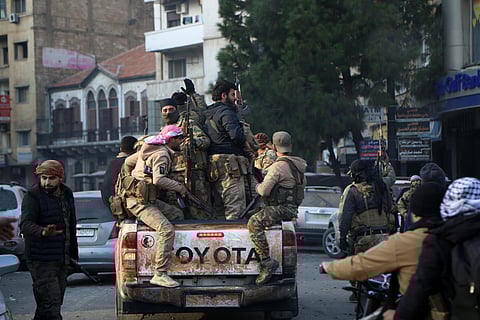 Rebeldes sírios tomam Damasco e anunciam fuga do "tirano" Assad