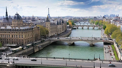 Rio Sena, em Paris
