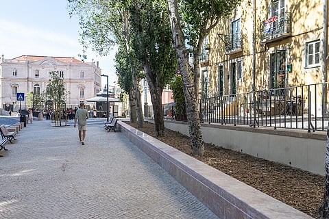 Largo de São Sebastião da Pedreira com mais árvores e menos carros