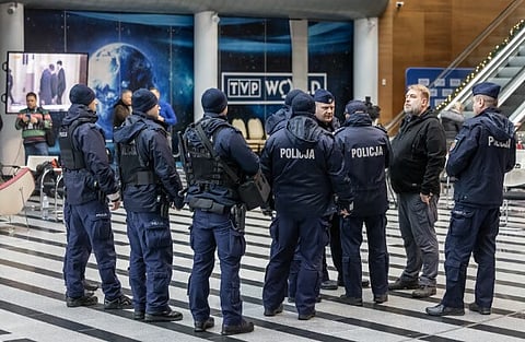 Polónia aprova lei que permite à polícia disparar impunemente em casos de segurança nacional