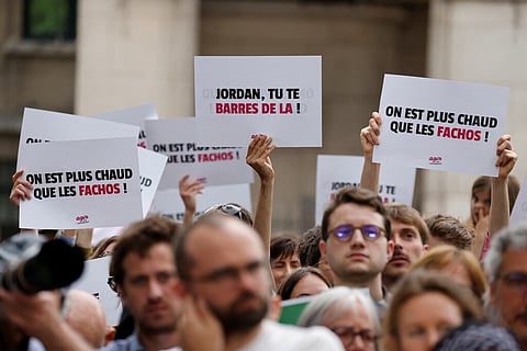 Mensagens contra a Reunião Nacional no arranque da campanha da Nova Frente Popular, em Montreuil, subúrbios de Paris.