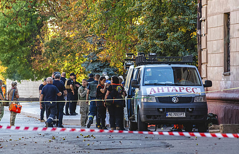 Pelo menos nove mortos em dois ataques russos a centro médico em Sumy
