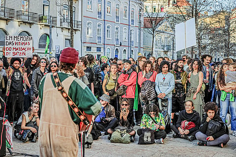 Centenas de pessoas enchem Intendente em arraial contra o racismo