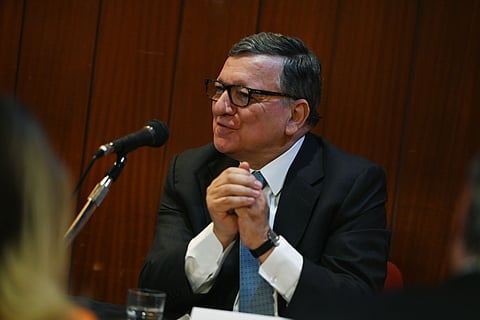 Durão Barroso disse estar "em contacto com todos os níveis de governo europeus"