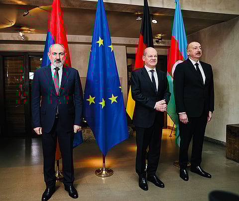 Nikol Pashinyan com Olaf Scholz e Ilham Aliyev, em Munique.