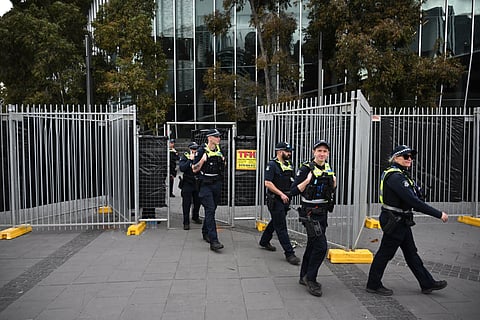 Polícia lança caça internacional a homem que derramou café quente em cima de bebé