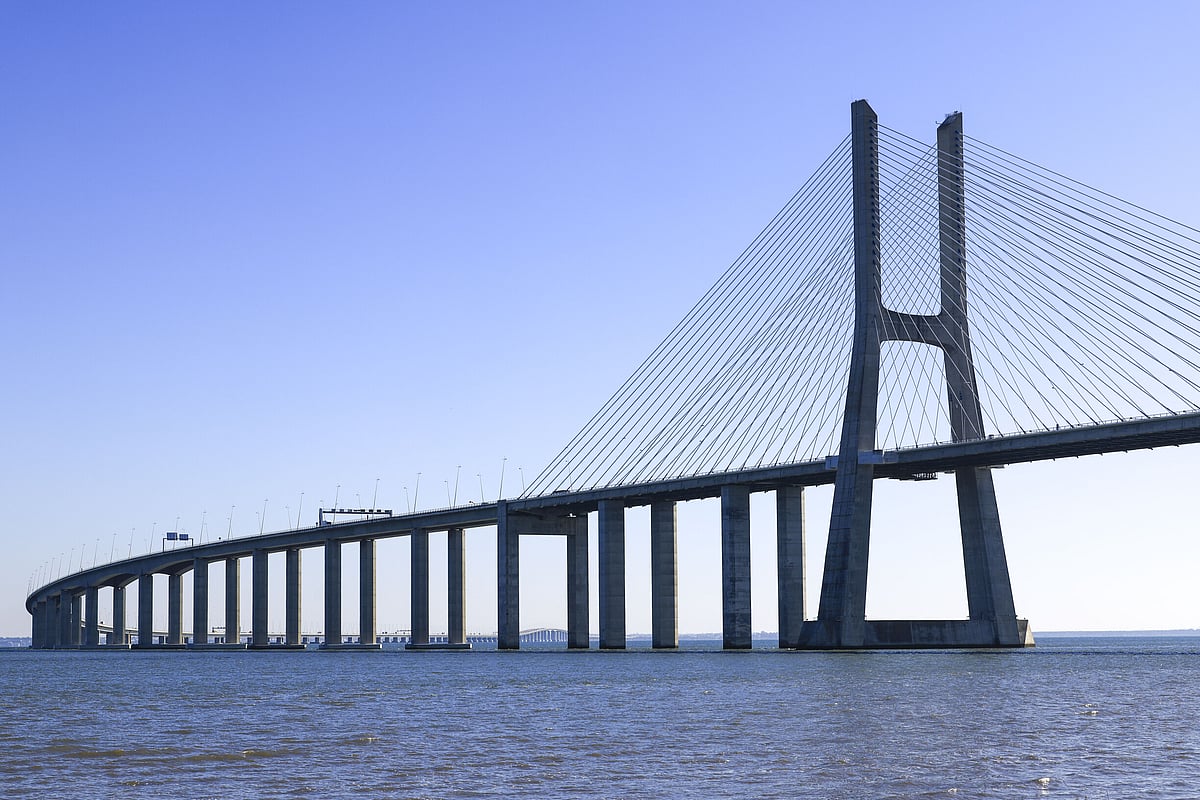 Seis feridos em colisão com cinco carros na Ponte Vasco da Gama