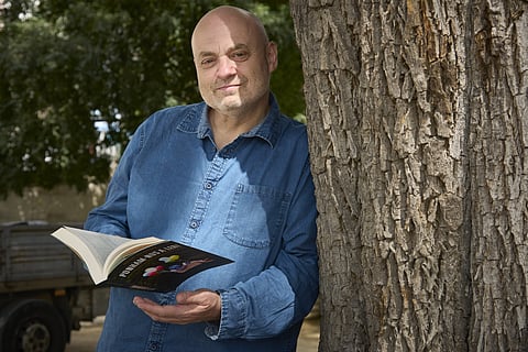 Michel Desmurget: “Uma criança que só lê o que é exigido na escola nunca se tornará um leitor eficiente”
