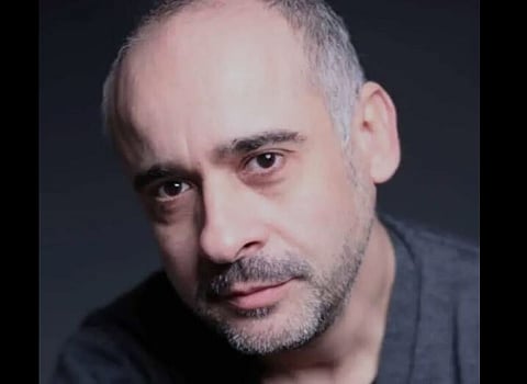 Ator Dinarte Branco está hospitalizado devido a acidente em palco antes de espetáculo no Porto