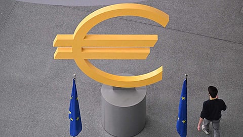 Nenhum dos cinco países da UE fora do euro cumpre critérios para aderir à moeda 