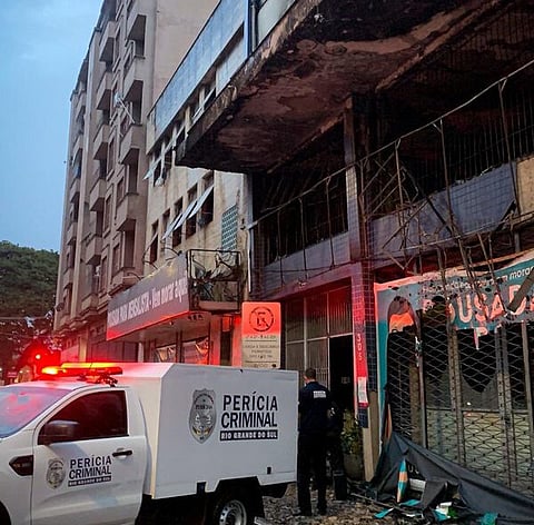 Incêndio mata dez pessoas em pousada de Porto Alegre