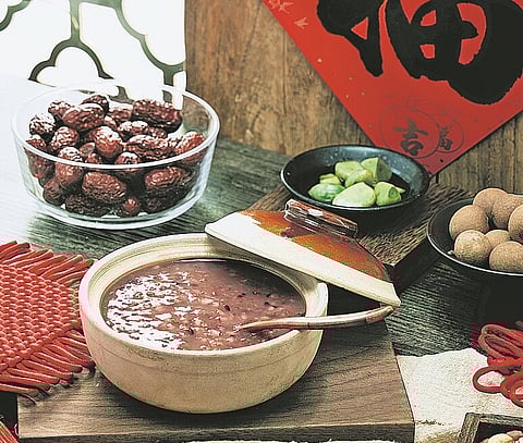 O Congee Laba é feito com vários ingredientes e reflete o desejo auspicioso das pessoas por uma colheita abundante.