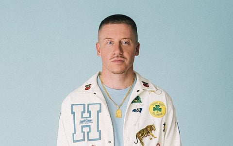 Macklemore diz que Ed Sheeran foi pressionado a retirá-lo por donos de estádios da Tour