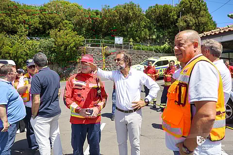 Miguel Albuquerque foi acompanhar o combate aos incêndios.
