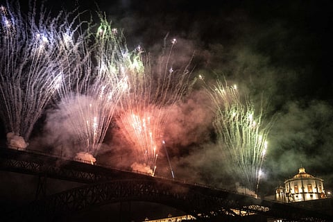 Esteve em risco, mas afinal houve fogo de artíficio nas festas de São João. Veja as imagens