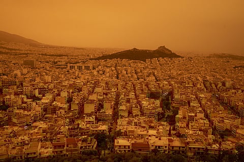 Grécia sofre com poeiras oriundas do deserto do Saara. É o pior episódio desde 2018