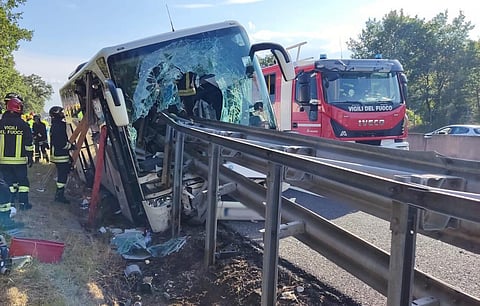 Um morto e 15 feridos em acidente de autocarro de turismo em Itália
