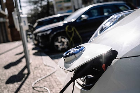 Vendas de automóveis elétricos sobem 37% em 2023 na Europa