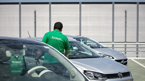 Guerra ameaça sobrevivência das empresas de aluguer de carros 